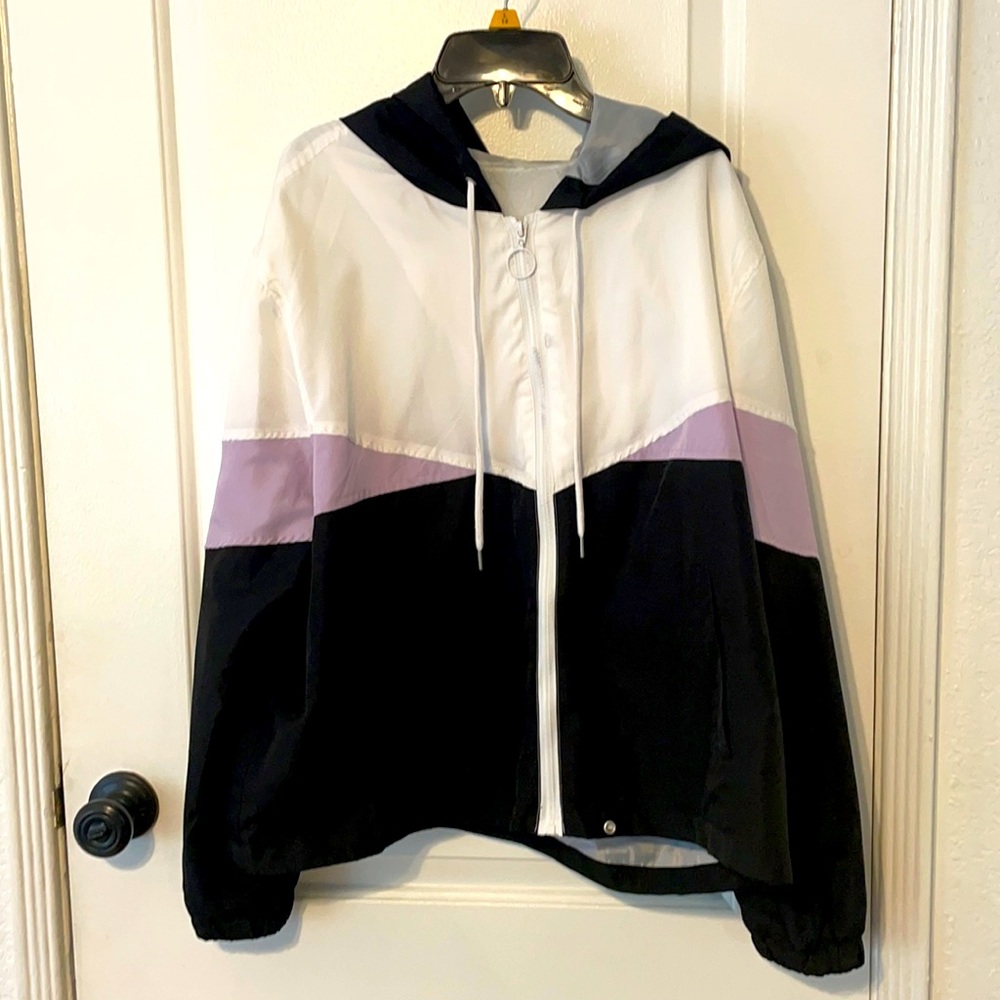 Lightweight windbreaker